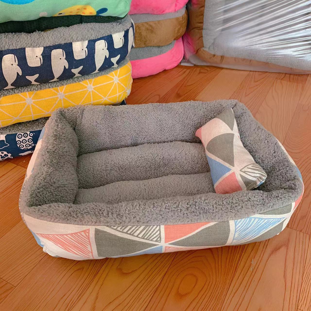 Soft Linen Pet Bed - Moisture Resistant, Washable, and Long-Lasting